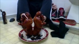 Xandro Covers his Feet in Chocolate Syrup