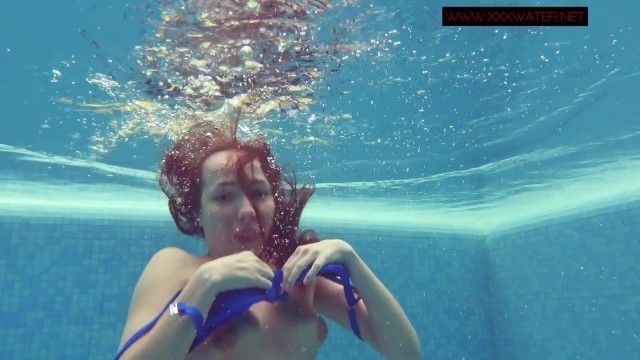 Watch how beautiful Lina Mercury is underwater